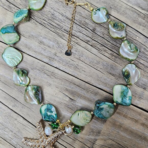 Hand Made Green Boho Chic  Shell with Gold Starfish Pendent Summer Necklace 16" - Picture 5 of 5